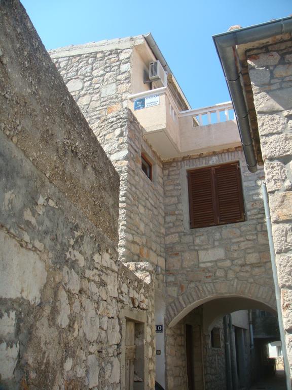 Apartman Klarin - old stone house Daire Jezera Dış mekan fotoğraf