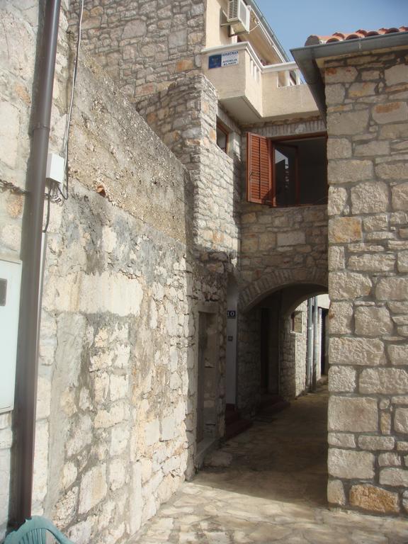 Apartman Klarin - old stone house Daire Jezera Dış mekan fotoğraf
